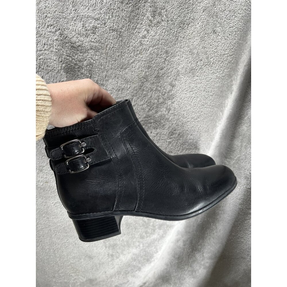 Bandolino Women’s size 7 M black leather Ankle boots heels Side Zip Buckles